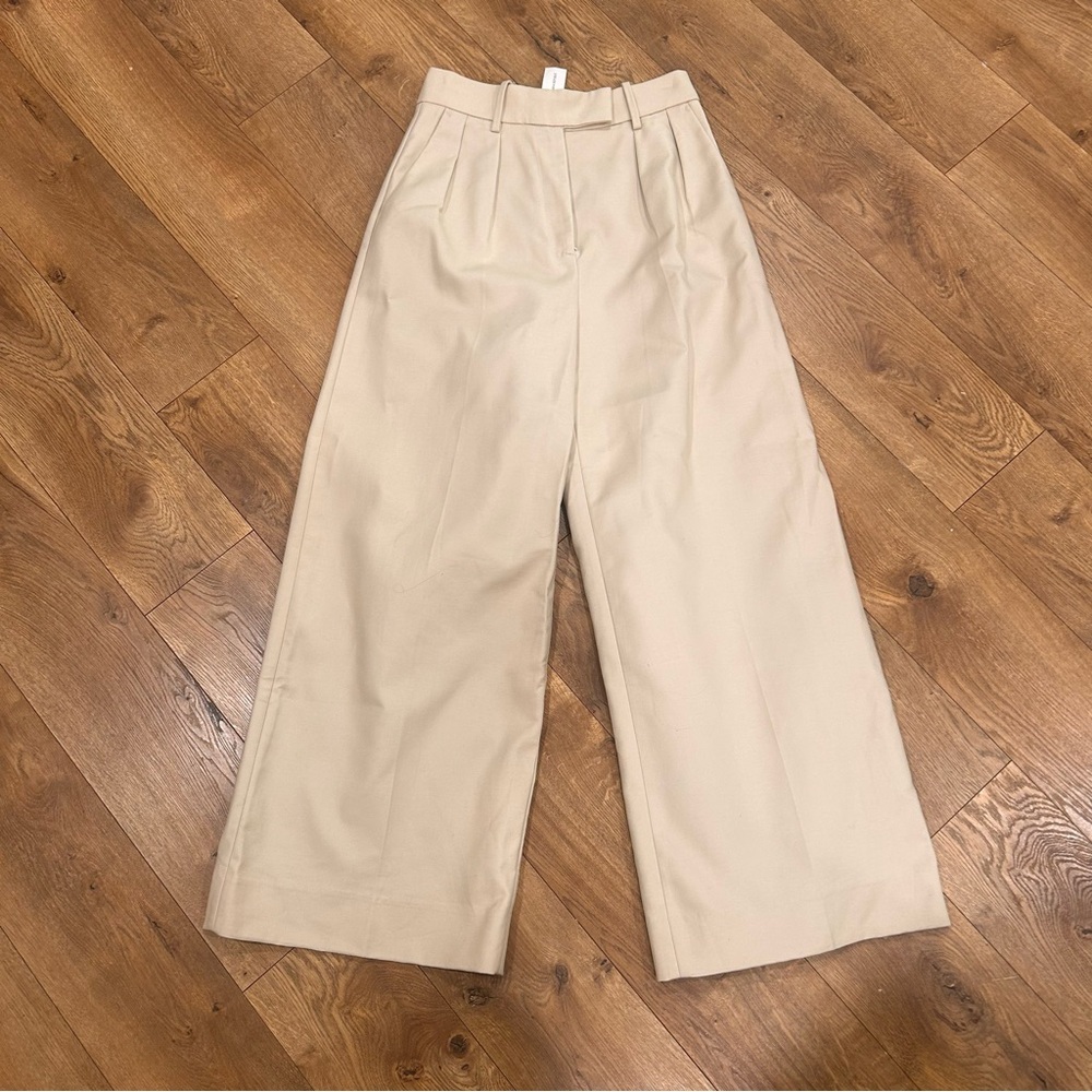 NWT Banana Republic Cruise wide leg pant in light khaki - Size 0S - Picture 2 of 9
